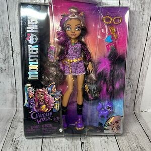 Monster High Clawdeen Wolf Fashion Doll Purple Streaked Hair Pet Accessories